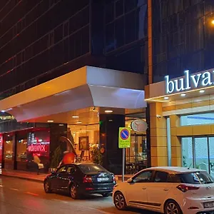 Hotel Bulvar, Smirne